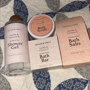 Vanilla & Vitamin E Hydrating Body Wash Set - Pink and Cream